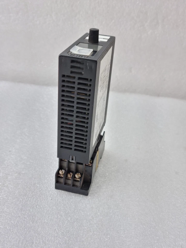 YOKOGAWA JUXTA VJU7 TEMPERATURE CONVERTER TYPE R 4-20mA 100-240VAC/DC WITH BASE